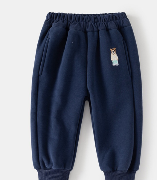 Наши спортивные штаны с начёсом – идеальный выбор для холодного времени года! ❄️ Они мягкие, тёплые и отлично подходят как для прогулок, так и для игр дома.
