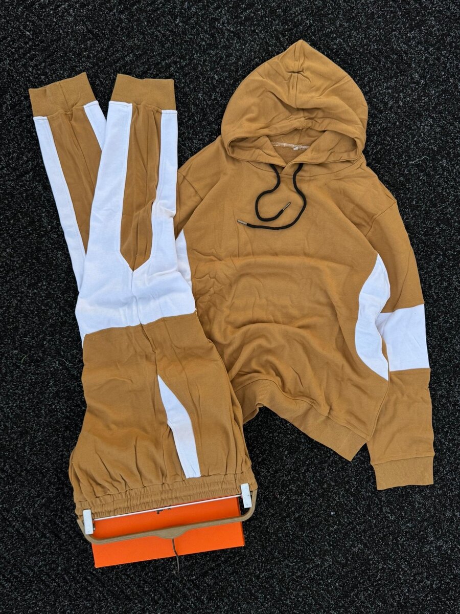 Ensemble de survêtement moderne