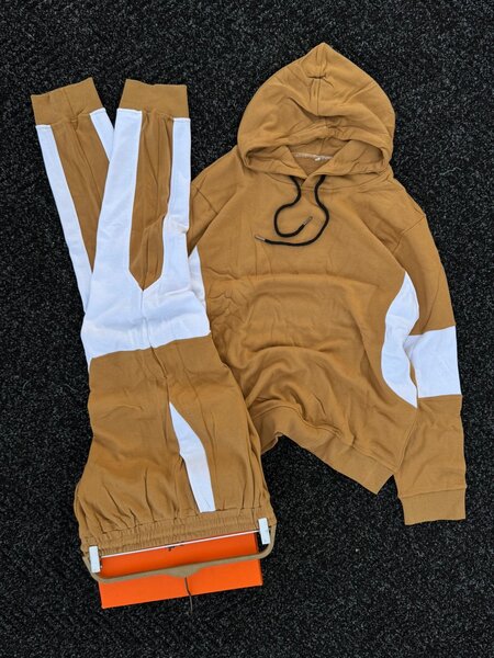 Ensemble de survêtement moderne