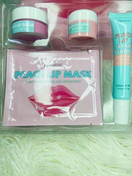 Ensemble de soins lèvres pêche