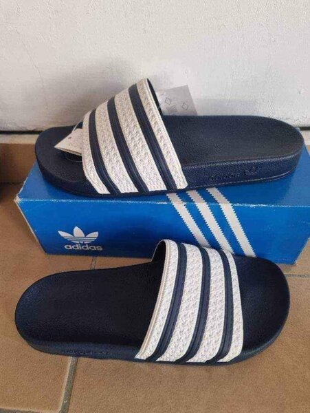 Sandales Adidas classiques