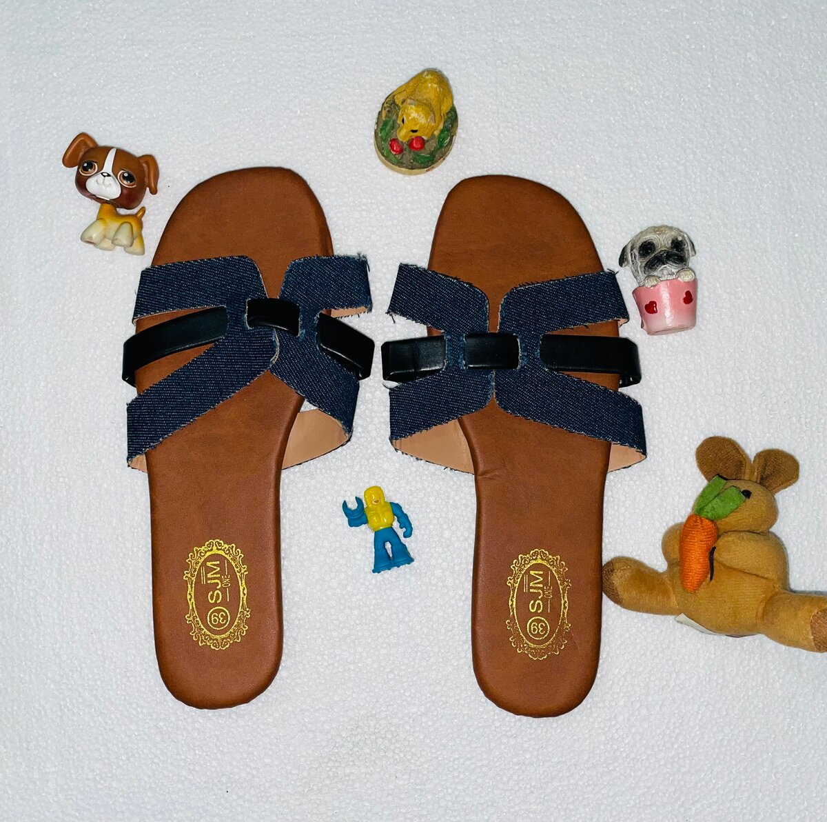 Tongs élégantes en cuir