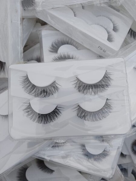 Faux cils volumineux 3D