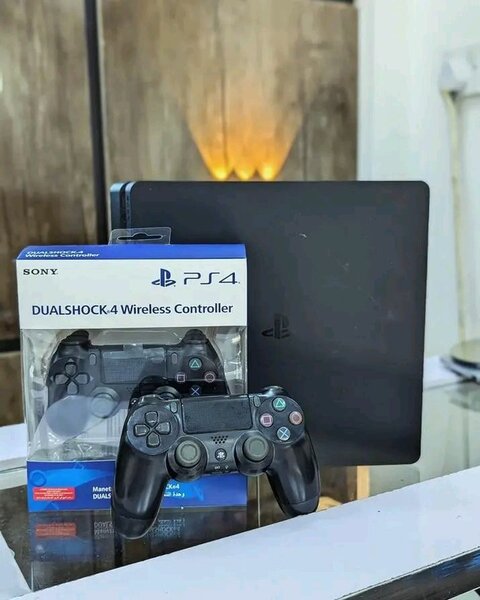 Console PS4 avec Manette