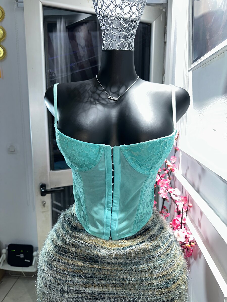 Corset bustier en dentelle turquoise