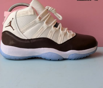  JORDAN 11s