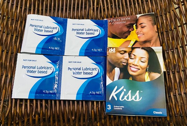 4 lubrifiants + 6 préservatifs