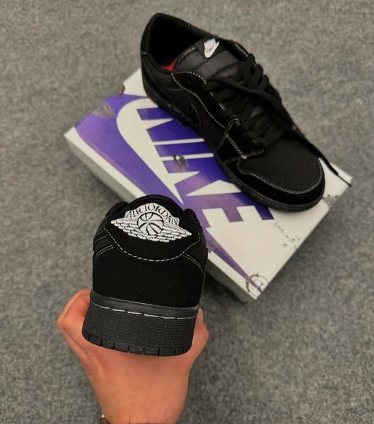 JORDAN NIKE TRAVIS SCOTT