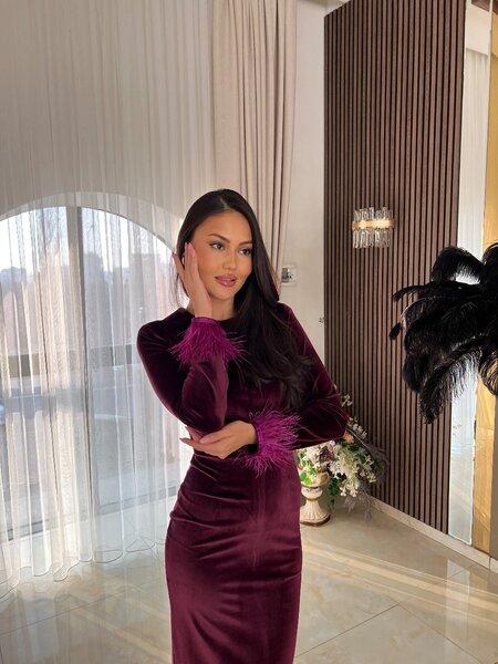 Сногсшибательное платье с перьями