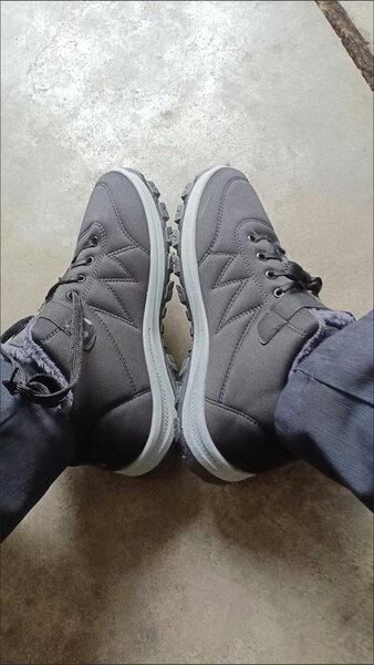 Продаю спортивный зимние кроссовки(новый)