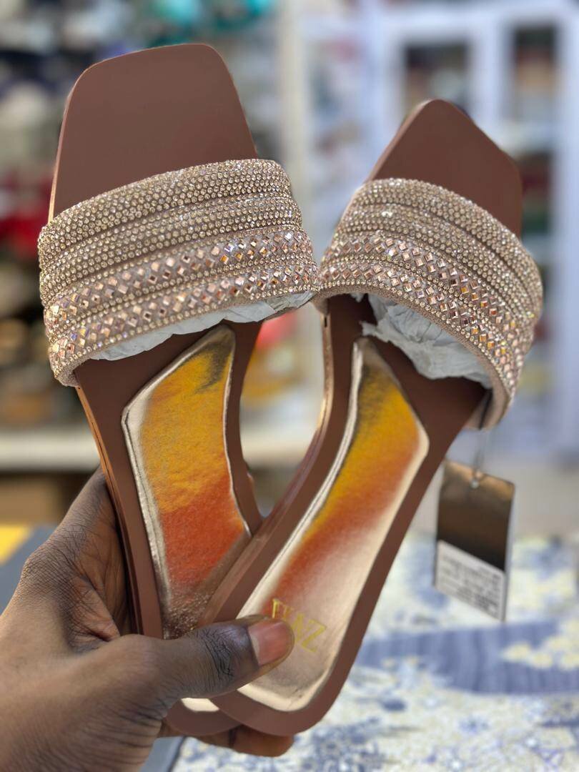 ZARA WOMEN SANDALS/SLIPPERS/SLIDES/FLIP-FLOPS