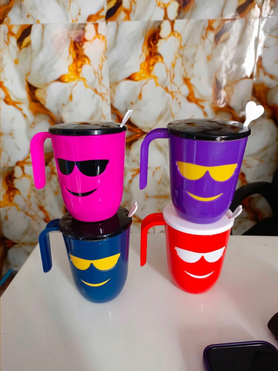 Tasses Sourire Colorées avec Couvercle