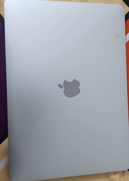 MACBOOK , 8GO RAM/ 250 GO SSD.