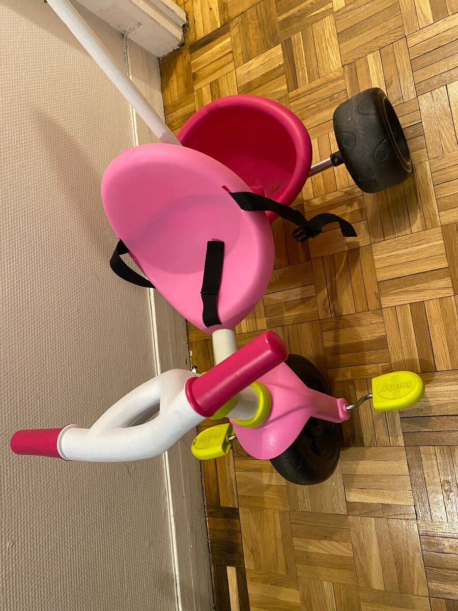 Tricycle rose pour enfants