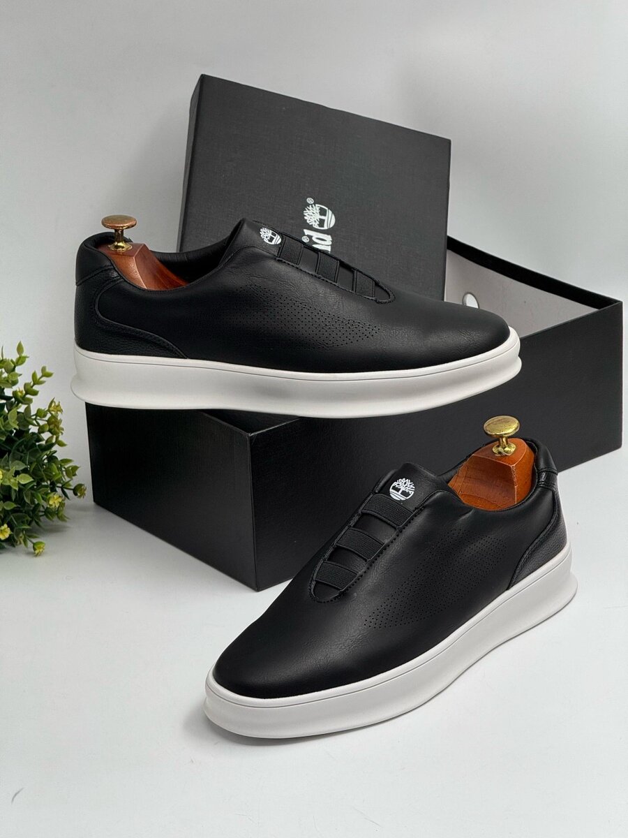 TIMBERLAND BLACK AND WHITE