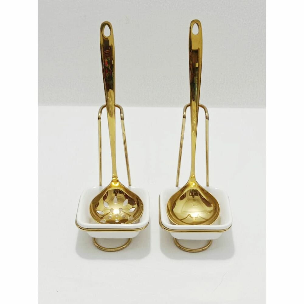 Paire de louches dorées avec support