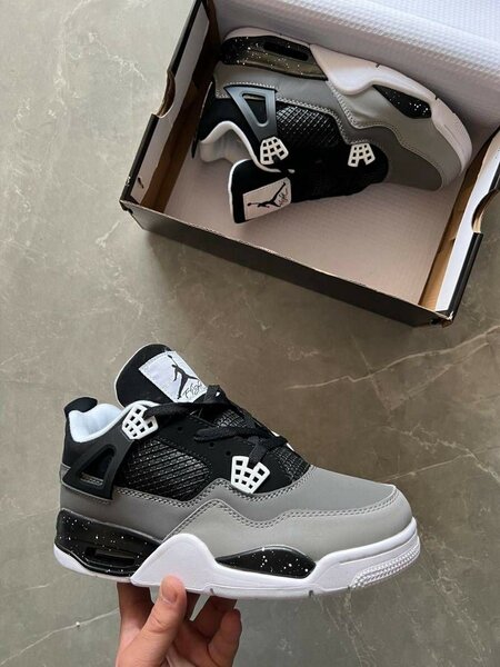 AIR JORDAN 4