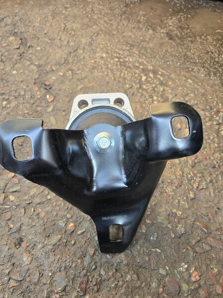 Подушка двигателя