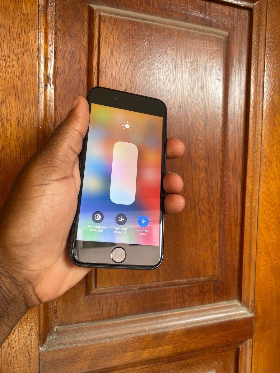 iPhone 8 64G très propre