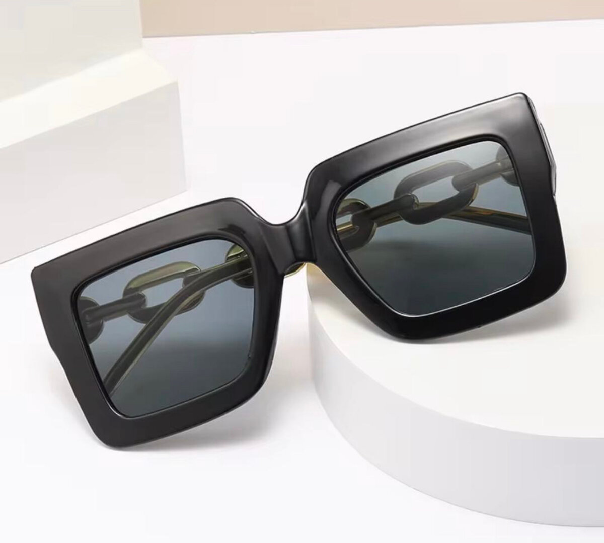 Lunettes de soleil carrées élégantes