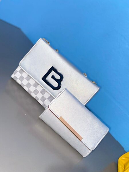 Sac à main élégant argent