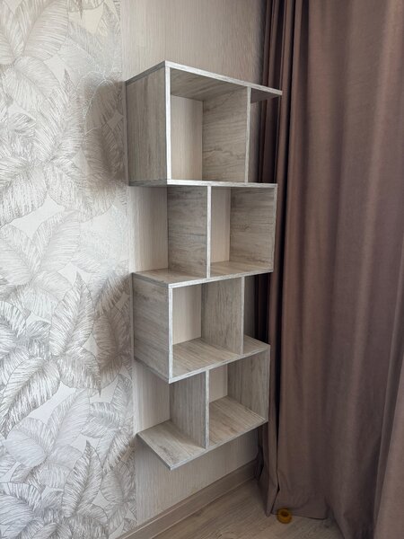 Декоративная полка для книг