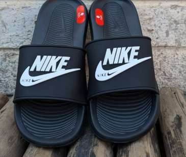 NIKE SLIDES 