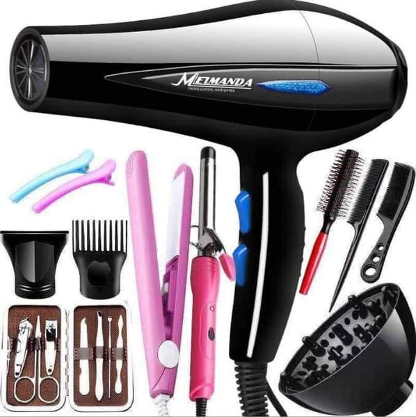 Notre super kit de beauté de coiffure et onglerie est disponible 