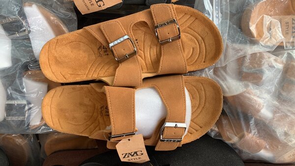 Sandales en cuir marron