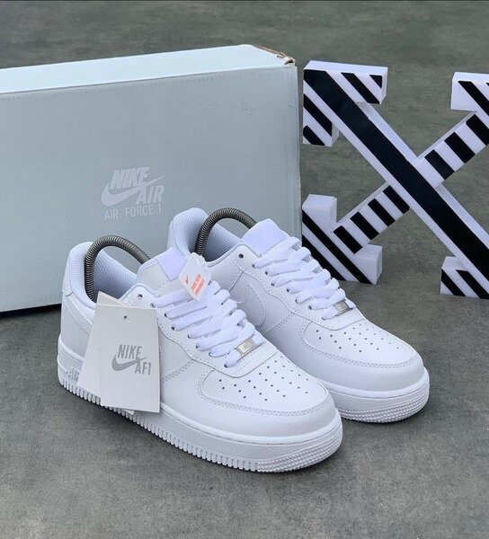 NIKE AIRFORCE ALL WHITE