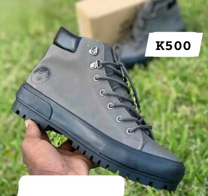 Sunny boots with lacing