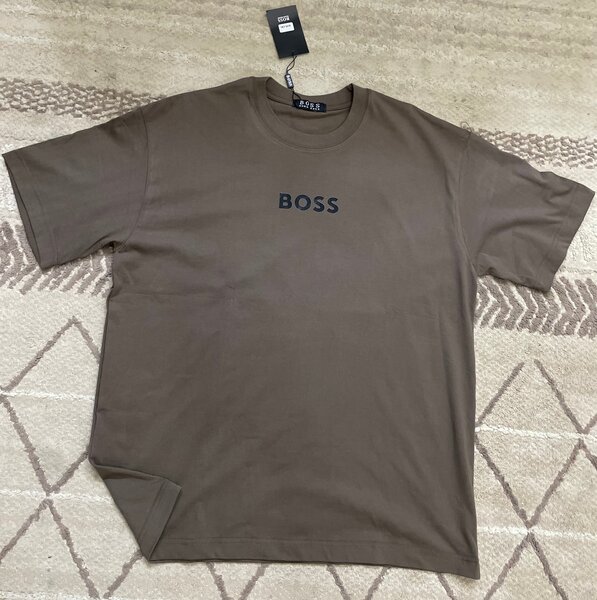T-shirt BOSS marron stylé