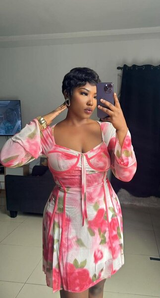 Robe élégante à fleurs