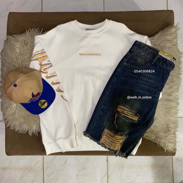 Cardigan, cap and a short jeans