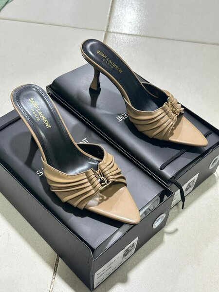 Heeled slippers