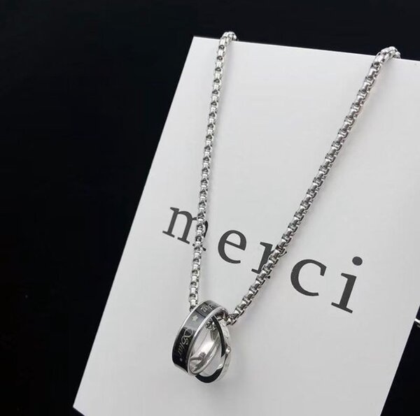 Collier en acier inoxydable élégant