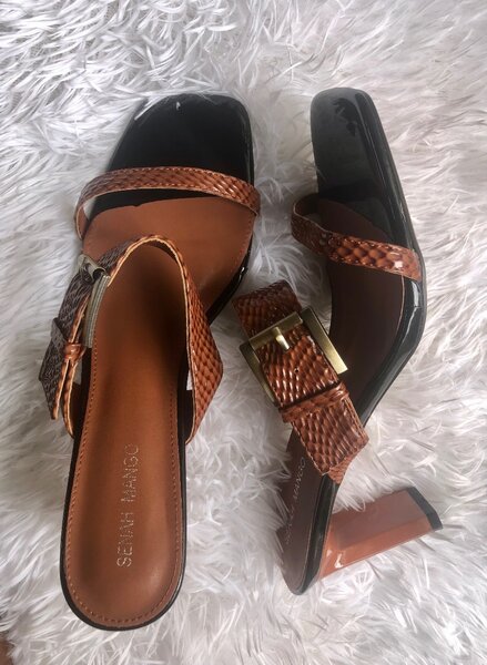 Mules à talons en cuir tressé