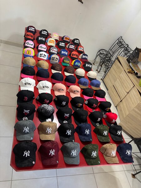 Casquettes colorées unisexes