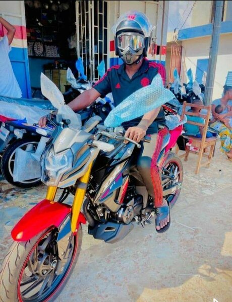 Moto sportive de ville