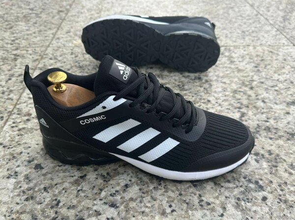 Chaussures de course Adidas Cosmic