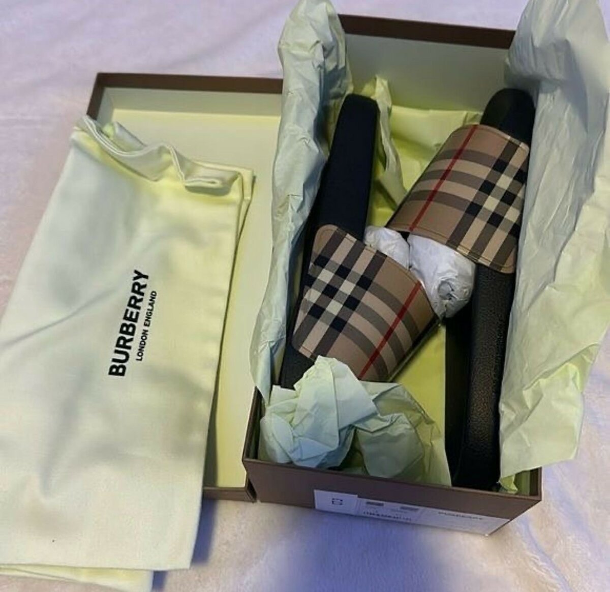 BURBERRY Pointure : 42 43 44 45