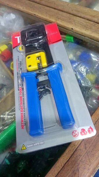 Pince à sertir RJ45 réseau