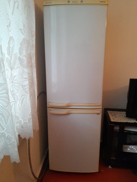 Продается холодильник Samsung б/у в отличном состоянии