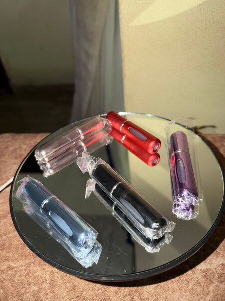 Mini flacons de parfum vides