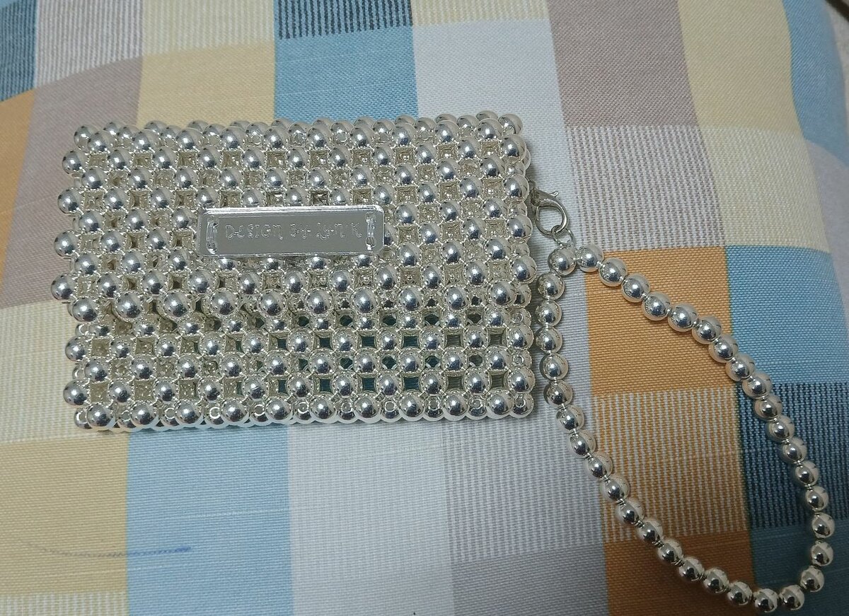 Porte-cartes égants en perles