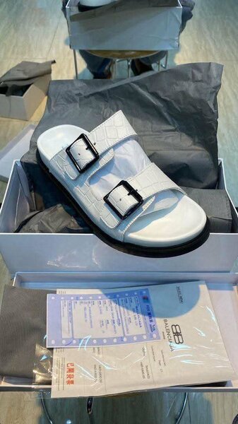 Sandales Croisées Élégantes