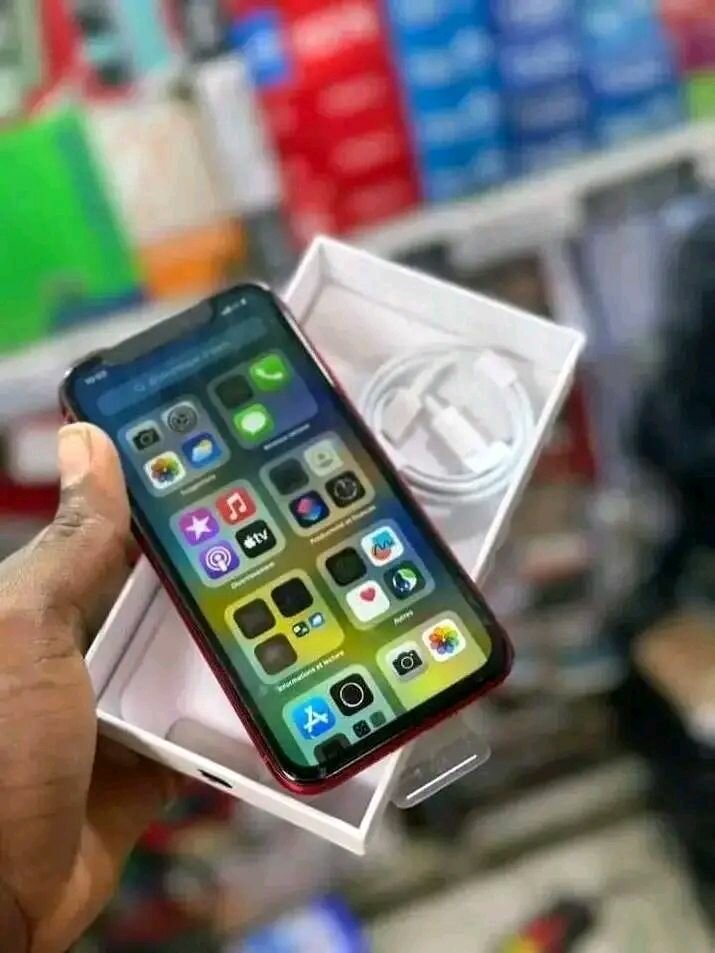 iPhone XR rouge neuf