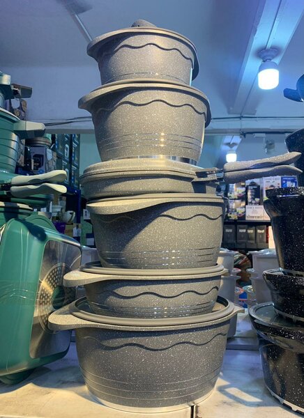 Nonstick cookware set