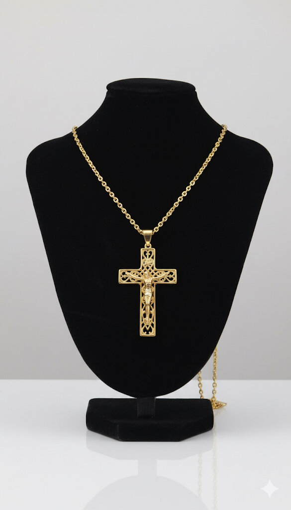 Collier croix dorée élégante