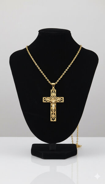 Collier croix dorée élégante